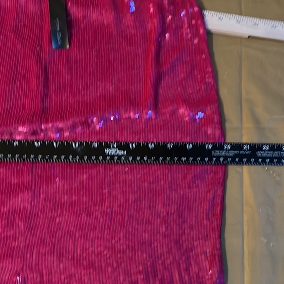 Emma Black size 10 pink sequin midi pencil skirt with back zip & slit - Picture 8 of 12